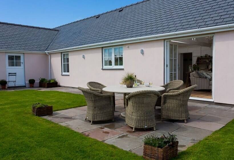 Lligwy Beach Cottage