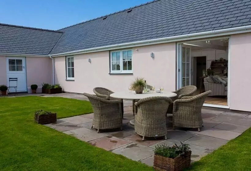 Lligwy Beach Cottage
