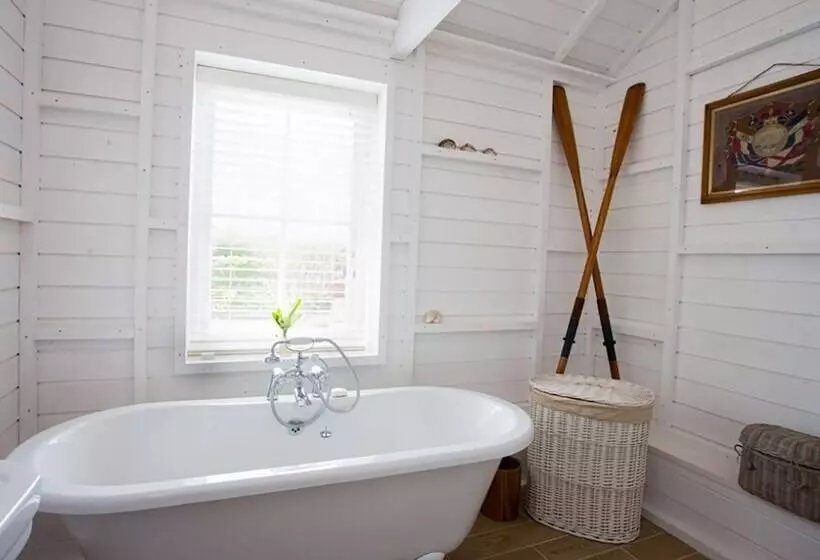 Lligwy Beach Cottage