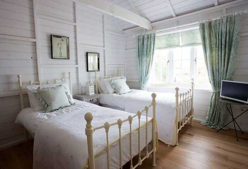 Lligwy Beach Cottage