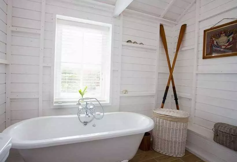 Lligwy Beach Cottage