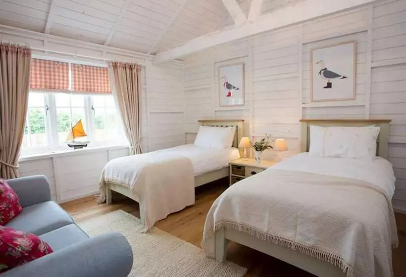 Lligwy Beach Cottage