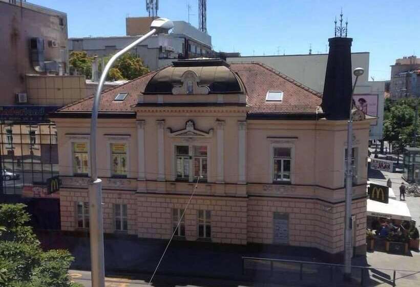 Pensione Sobe Rooms Kvatric