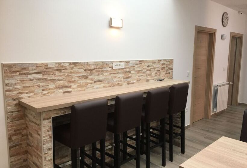 Pensione Sobe Rooms Kvatric