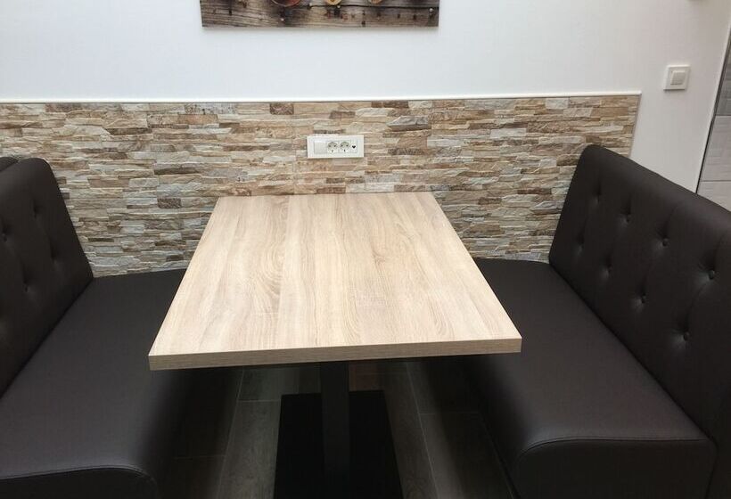 Pensione Sobe Rooms Kvatric