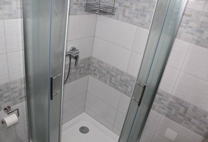 Pensione Sobe Rooms Kvatric