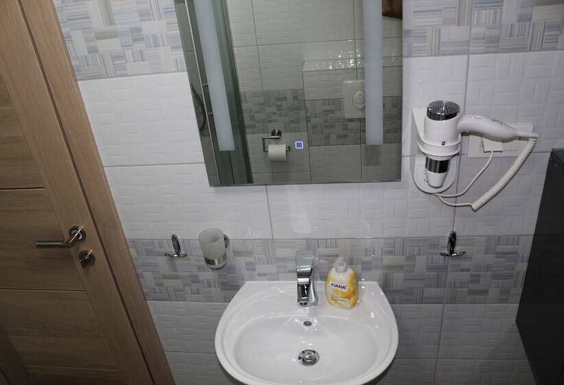 Pensione Sobe Rooms Kvatric