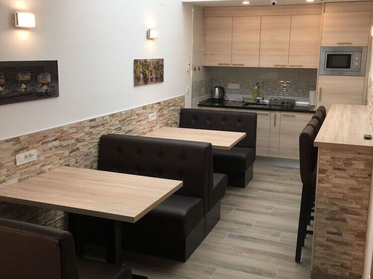 Pensione Sobe Rooms Kvatric