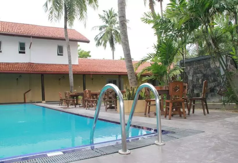 Hotel Earl S Red Passikudah