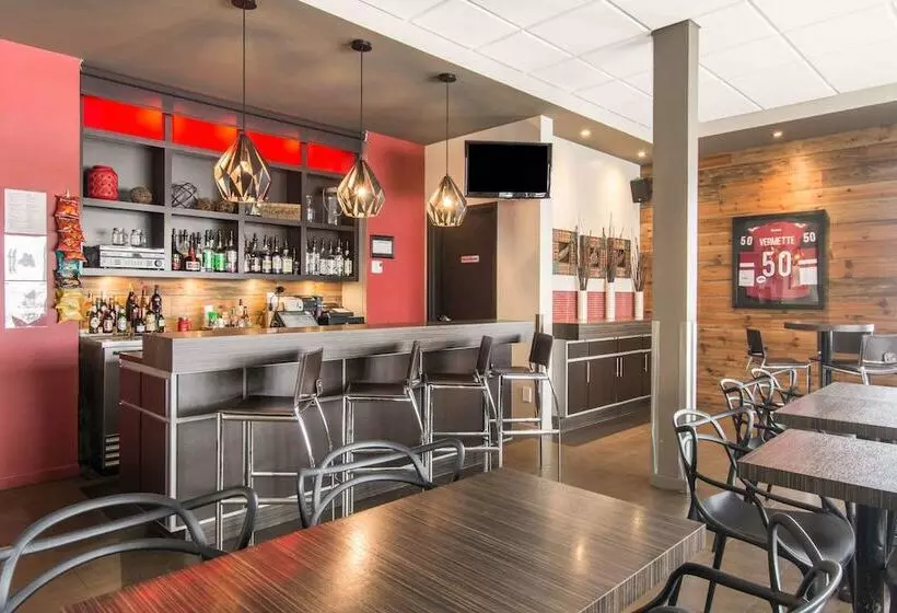 酒店 Econo Lodge Inn & Suites