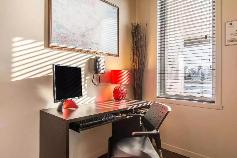 酒店 Econo Lodge Inn & Suites