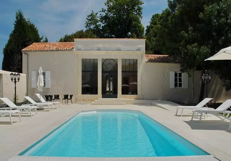 Отель Le Logis Du Péré