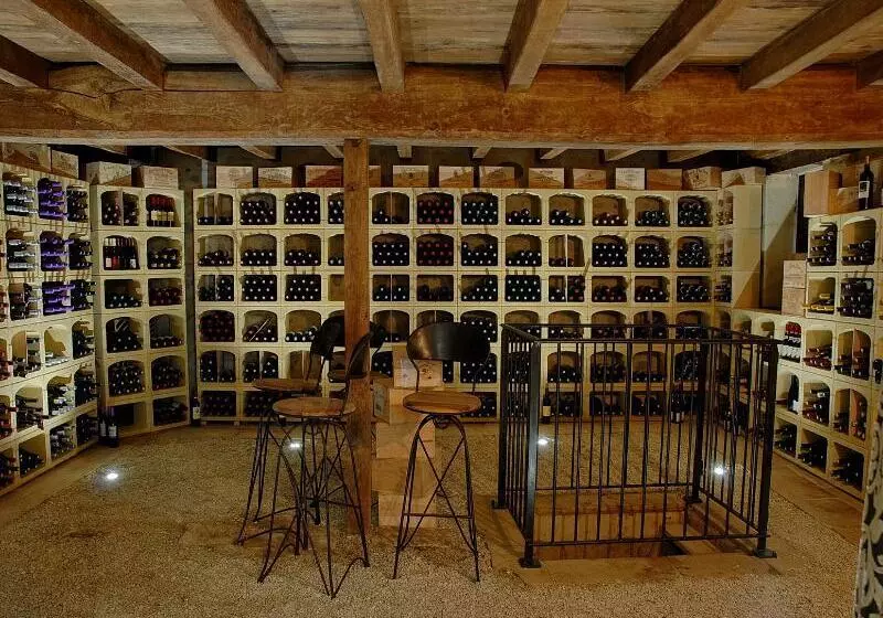 Отель Le Logis Du Péré