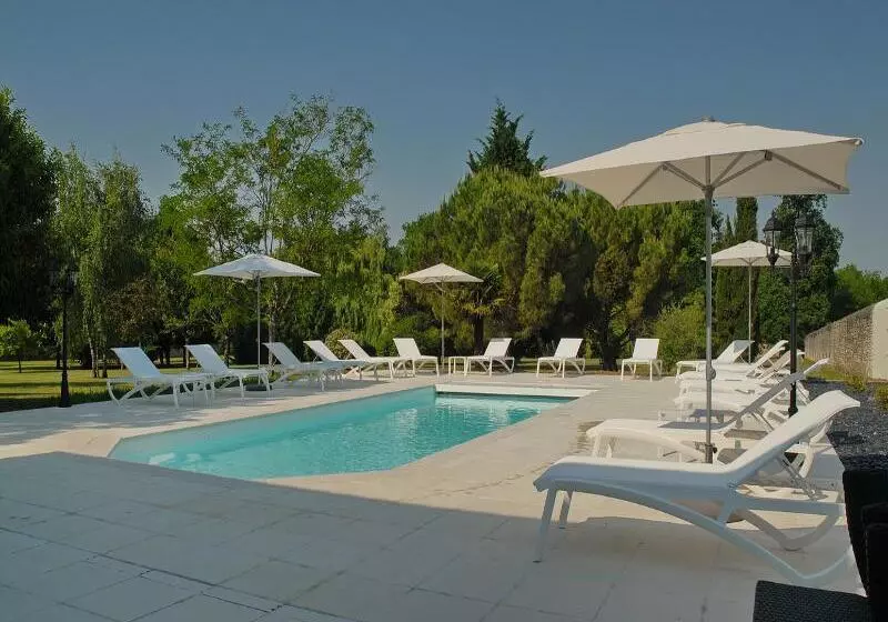 Отель Le Logis Du Péré