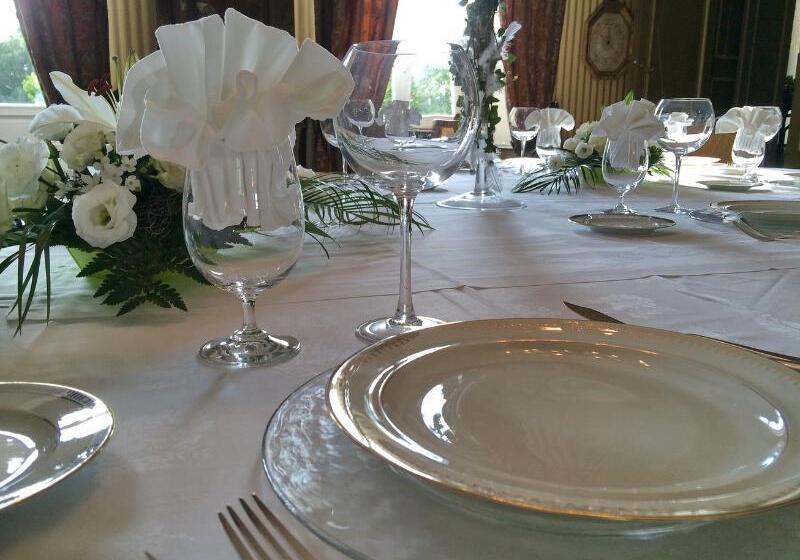 فندق Le Logis Du Péré