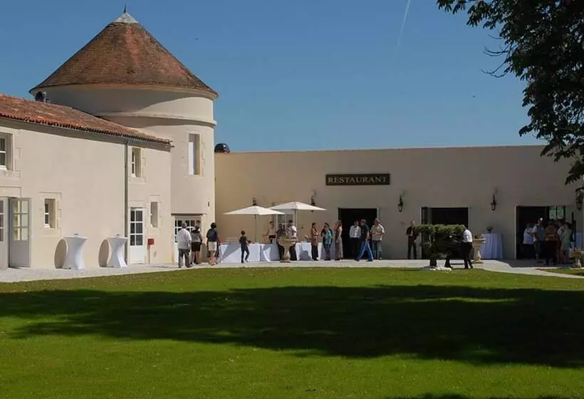 Отель Le Logis Du Péré