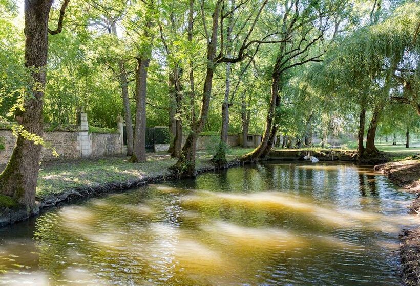 فندق Le Logis Du Péré