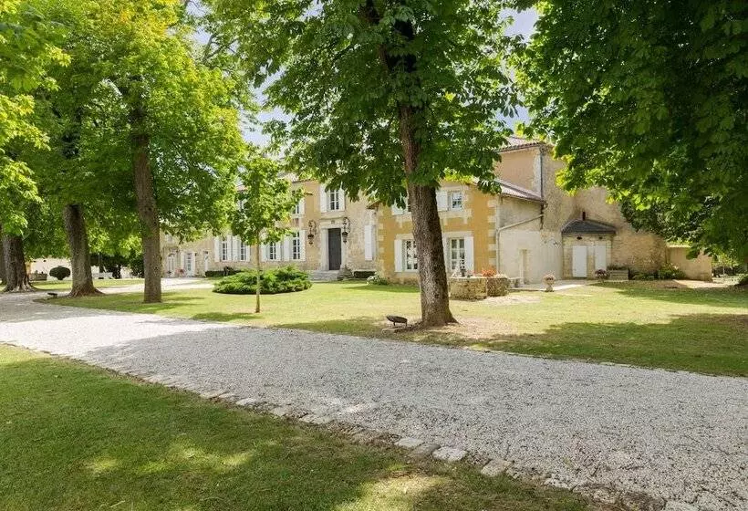 Отель Le Logis Du Péré