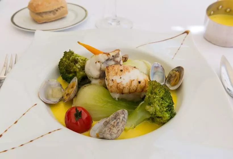 Отель Le Logis Du Péré