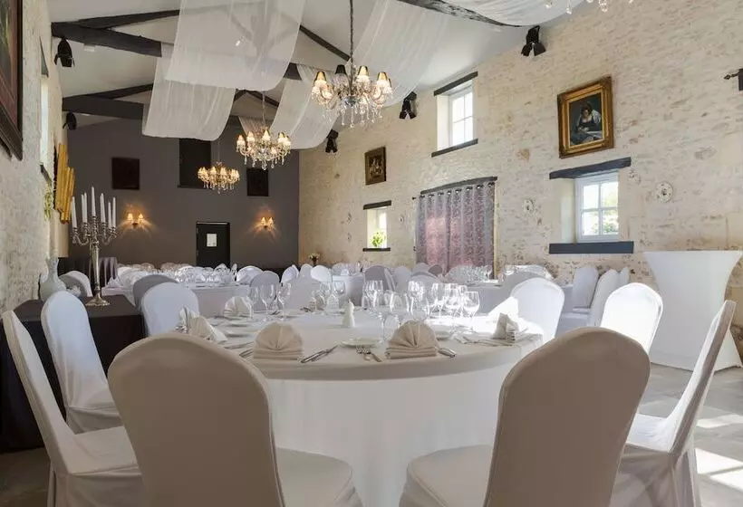 Отель Le Logis Du Péré