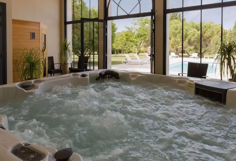 Отель Le Logis Du Péré