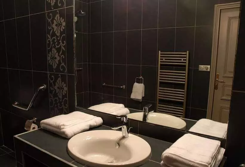 Отель Le Logis Du Péré