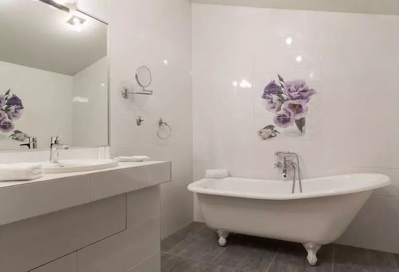 Отель Le Logis Du Péré