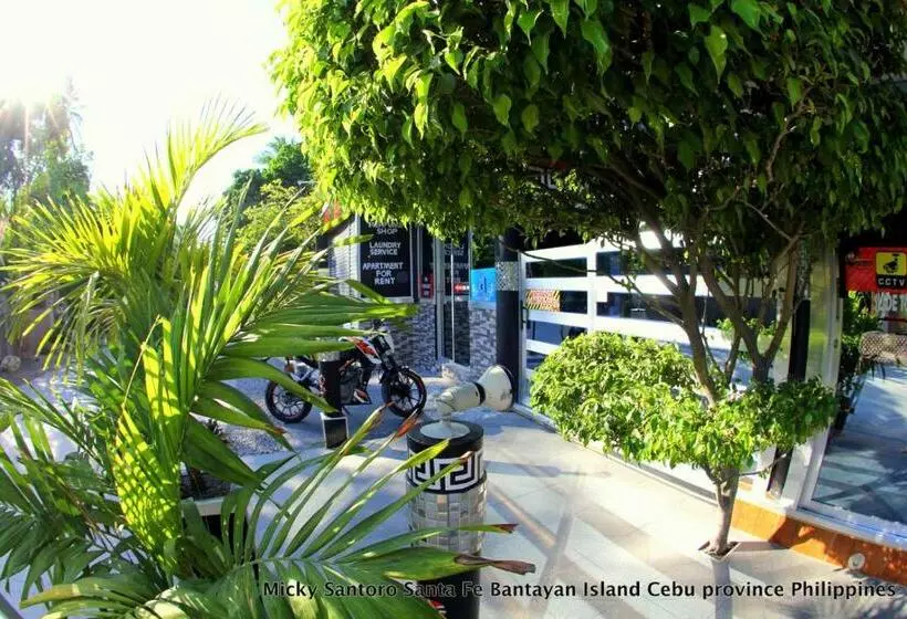 Micky Santoro Hotel & Restaurant