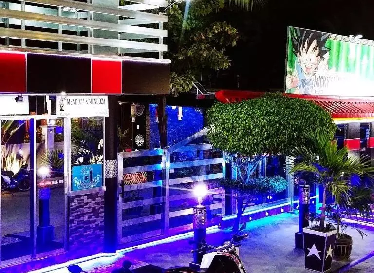 Micky Santoro Hotel & Restaurant