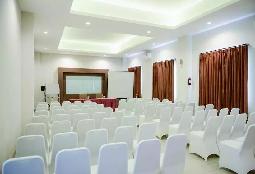 בית מלון כפרי Midtown Xpress Sampit Kalimantan Tengah