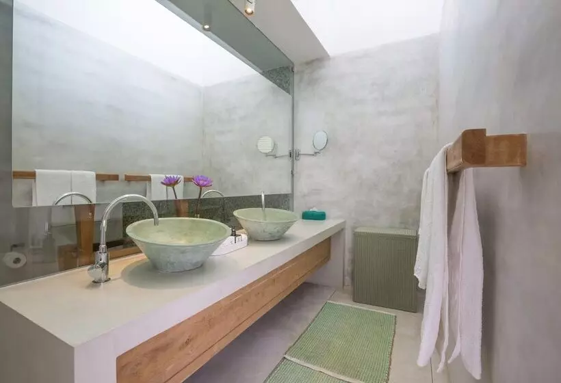 Hotel Sri Sharavi Beach Villas & Spa