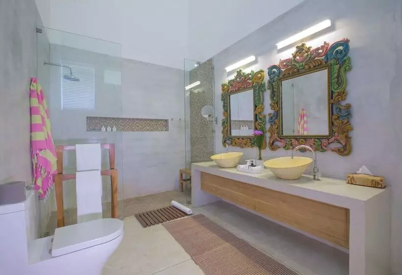 Hotel Sri Sharavi Beach Villas & Spa