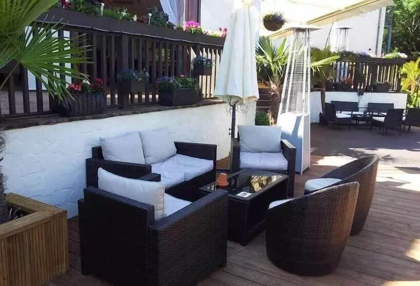 호텔 White Waters Country