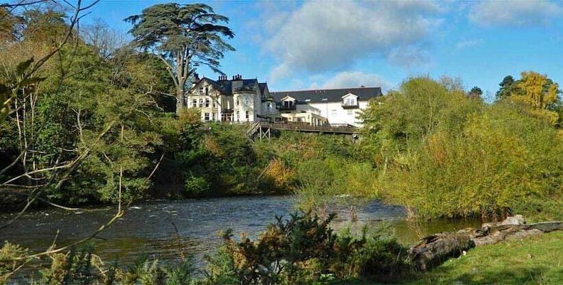 בית מלון כפרי White Waters Country