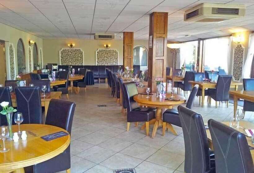 בית מלון כפרי White Waters Country