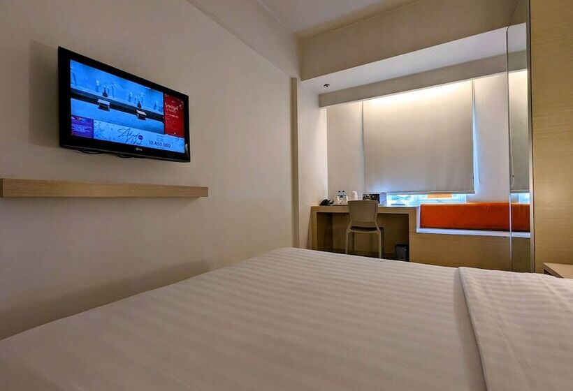 Szálloda Zuri Express Lippo Cikarang