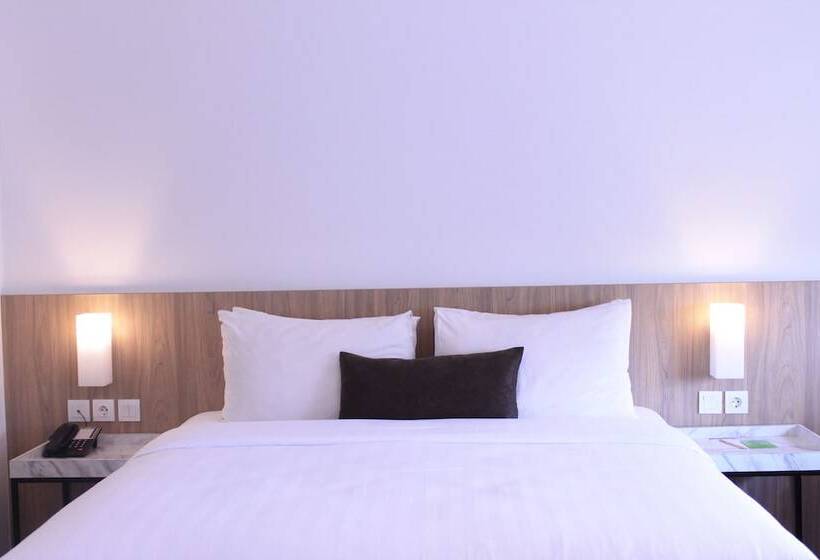 Szálloda Zuri Express Lippo Cikarang