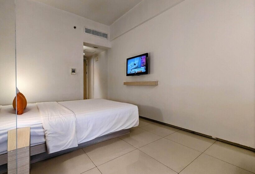 Szálloda Zuri Express Lippo Cikarang