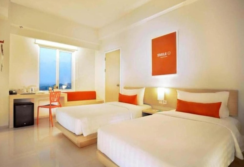 Szálloda Zuri Express Lippo Cikarang