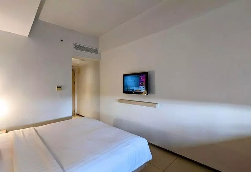 Hotel Zuri Express Lippo Cikarang
