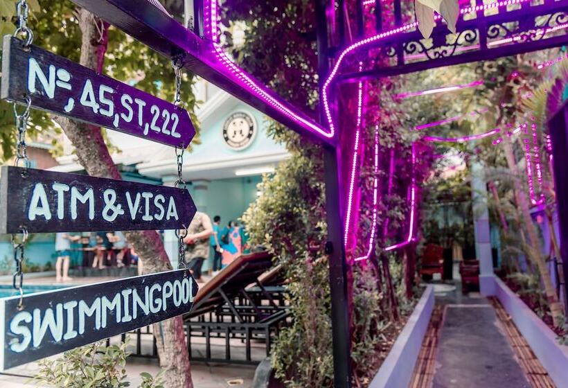 Lovely Jubbly Villa   Hostel