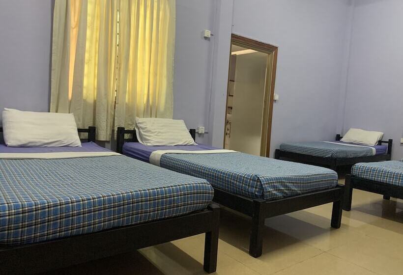 Lovely Jubbly Villa   Hostel