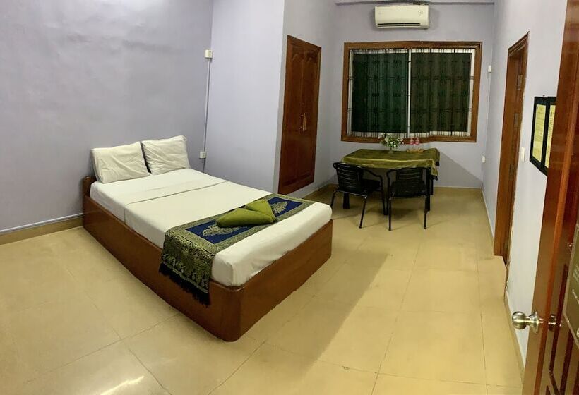 Lovely Jubbly Villa   Hostel