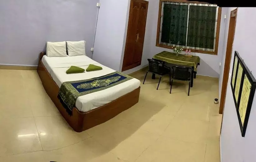 Lovely Jubbly Villa Hostel