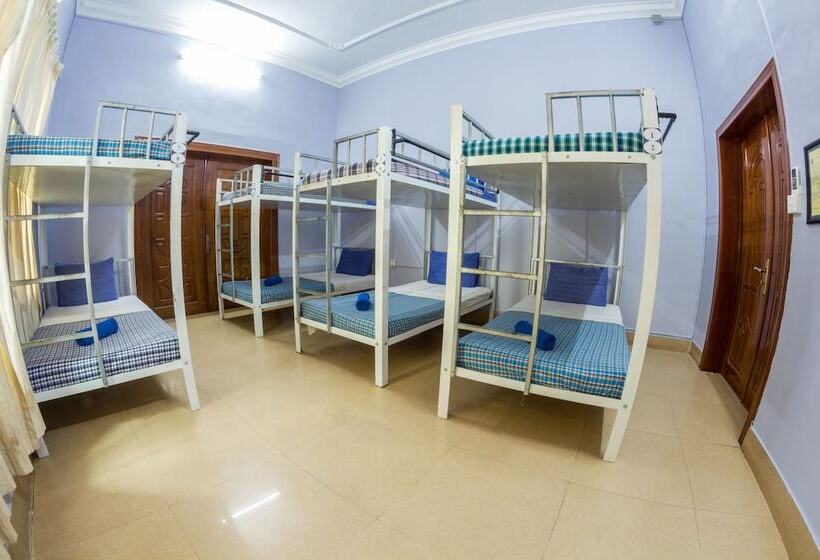 Lovely Jubbly Villa   Hostel