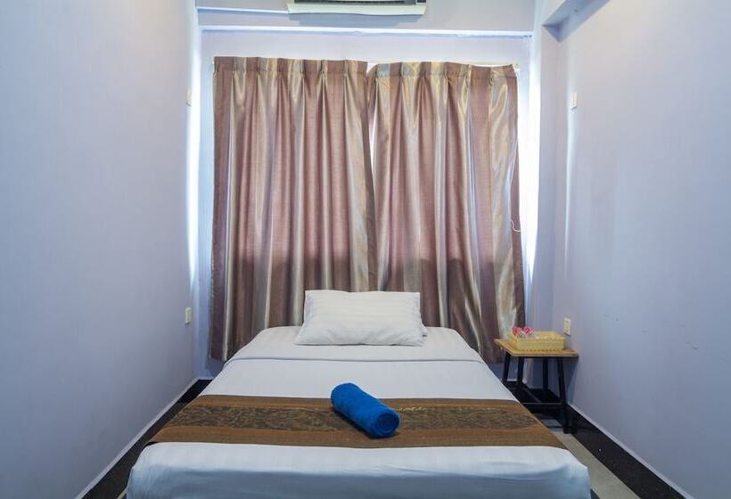 Lovely Jubbly Villa   Hostel