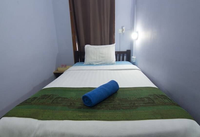 Lovely Jubbly Villa   Hostel