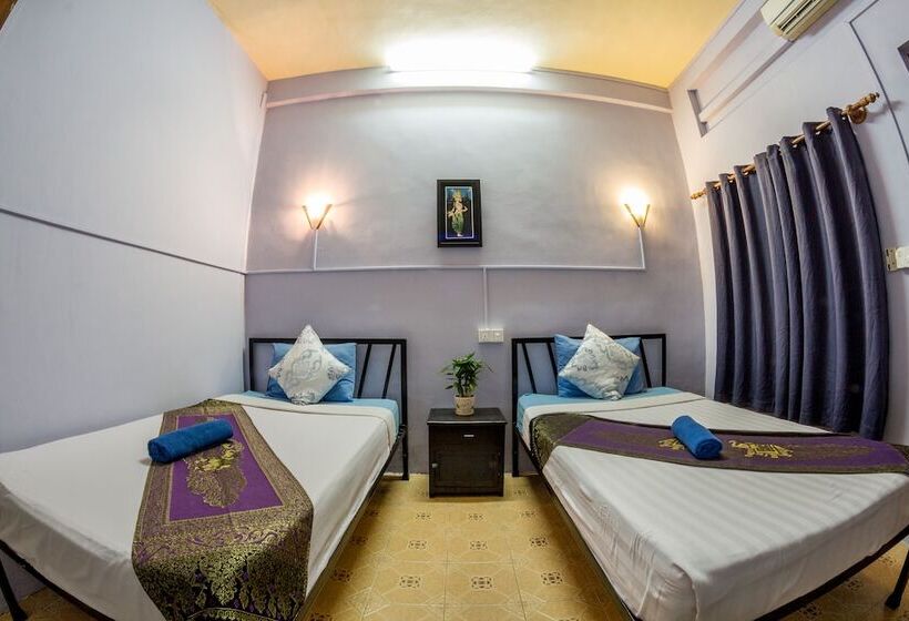 Lovely Jubbly Villa   Hostel