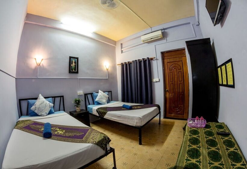 Lovely Jubbly Villa   Hostel