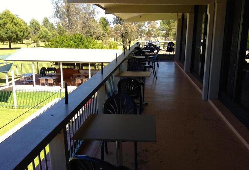 汽车旅馆  Town & Country Motor Inn